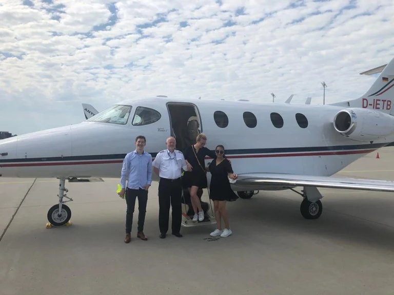 Greetings from Leipzig airport @leipzighalleairport ! While we were waiting for our guests this picture was taken with colleagues from Air Charter Service GmbH. Its always a pleasure to meet our brokers in person! Now we are on our way to Zurich and back to Eberswalde EDAV! ♥️✈️♥️ Grüße vom Flughafen Leipzig (@leipzighalleairport). Während wir auf unsere heutigen Gäste warteten ist dieses Foto, mit den Kollegen der Air Charter Service GmbH, entstanden. Es ist immer ein Vergnügen für uns, wenn wir die Broker, mit denen wir gern zusammenarbeiten, einmal persönlich kennenlernen dürfen. Jetzt geht es weiter nach Zurich und dann zurück nach Eberswalde EDAV! ♥️🛩♥️ #fas #finowairservice #leipzighalleairport #prm1 #zurich #beechcraft #aviationdaily #aviation #aviationlovers #aviationisourpassion #jet #businessjet #chiefpilot #chiefpilots #generalaviation #edav #flugplatzeberswalde #aviationpicture #✈️