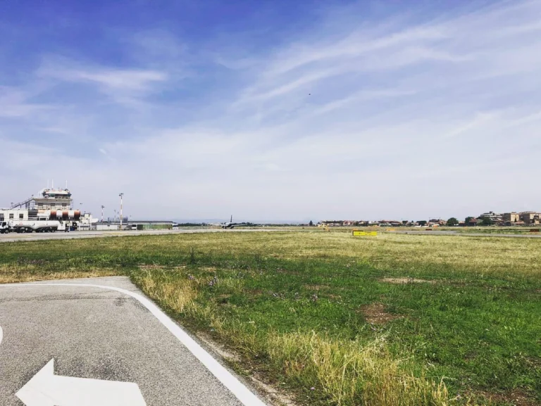 Greetings from the airport Rom Ciampino 🛩 What a beautiful sunny 🌞 day. Sometimes a pilots life can be very nice 😍 In a few hours our crew will come back to EDAv to start the weekend. Have a nice weekend ya‘ll! 🥰 ♥️🛩♥️ Grüße vom Flughafen Rom Ciampino (LIRA). Was für ein schöner, sonniger Tag! Sieht unser Premier1 nicht wunderschön aus? 😍 Manchmal ist das Pilotenleben echt wundervoll! In ein paar Stunden kommt unsere Crew zurück nach EDAV, um ins Wochenende zu starten! Wir wünschen Euch allen ein schönes Wochenende! 🥰♥️🛩♥️ #fas #finowairservice #romciampino #lira #edav #prm1 #premier1 #aviationdaily #aviationisourpassion #generalaviation #aviationlovers #aviationdaily #pilotslife #bluesky #sunnysideoflife