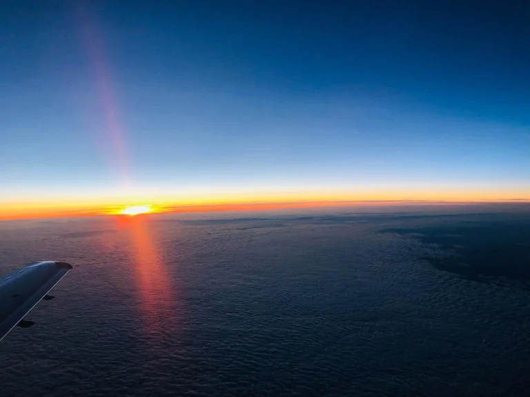 Beautiful cockpit view - the sky is not the limit! 🌤 This picture was taken at our last flight from Maribor to Rostock-Laage airport. Isn‘t this just absolutely stunning? 😍 We would like to wish you a very happy christmas 🍀 #prm1 #beechcraft #aviationpictures #generalaviation #RB-60 #finowairservice #maribor #rostock #pilotslife #sunset #nicedayforaflight #aviationisournation #aviationisourpassion #jet #businessjets #businessaviation