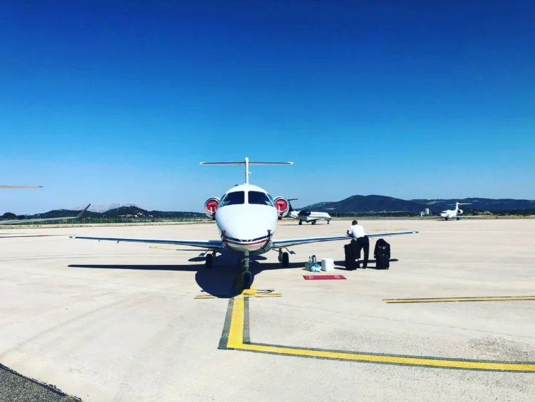 A few pictures from our last flight to Olbia (sardinia, Italy) The weather was very sunny 🌞 and really, really hot. Nice trip with some really nice guests. ♥️🛩♥️ Hier sind ein paar Bilder von unserem letzten Flug nach Olbia (Sardinien, Italien). Es war schön sonnig 🌞 und sehr warm dort. Ein schöner Ausflug mit sehr netten Gästen an Bord. ♥️🛩♥️ #finowairservice #beechcraftpremier1 #prm1 #premier1 #raytheon #flugplatzeberswalde #aviationlovers🛩❤️ #aviationlovers #businessjet #pointlanding #crewlife #pilotslife #aviationisourpassion #aviationdaily #jet #olbia #italy🇮🇹 #generalviation #aviationpicture