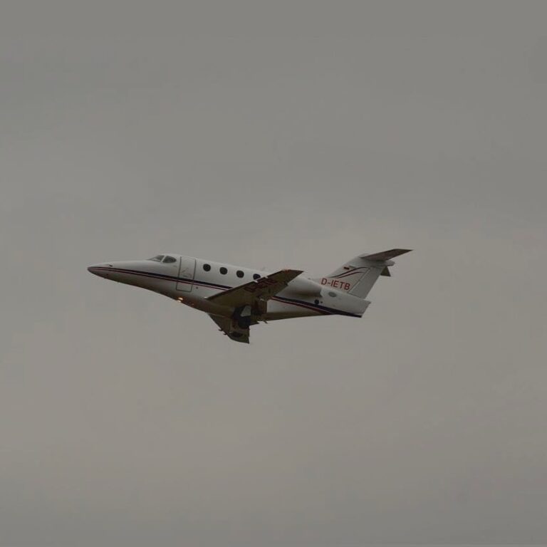 Airspeed is alive! Off to Munich. #jet #generalaviation #finow #edav #premier1 #aviationdaily #eberswalde #beechcraft #aviationisourpassion