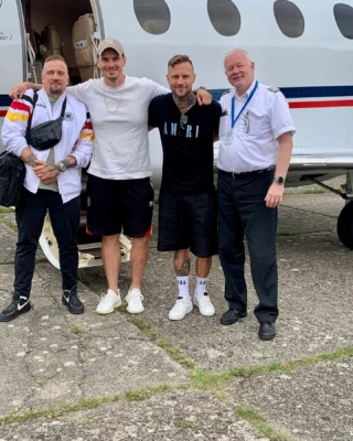 Wir hatten das große Vergnügen besondere Gäste an Bord begrüßen zu dürfen: @kontrak und sein Management. Es war uns eine große Freude einen so netten und bodenständigen Künstler fliegen zu dürfen. Wir hoffen Euch bald wieder bei uns an Bord begrüßen zu dürfen! #Finowairservice #kontrak #businessjet #aviationisourpassion #pilotslife #photo #premier1 #beechcraft #jet #eberswalde #rapper #management #edav #lightjet #youflywecare #aviation #generalaviation #generalaviationlovers #luftfahrt #luftfahrt #youngpilots