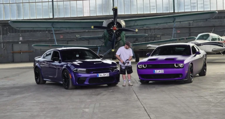 Am Wochenende hatten wir den talentierten @lutborn zu Besuch, der ein gigantisches Video mit @skyfox2108 und @87stella_bella gedreht hat. Natürlich durften neben den klassischen „Rennszenen“, zwischen Dodge Charger & Dodge Challenger, Aufnahmen in der Flugzeughalle und mit unserem Jet nicht fehlen 😍 Wenn ihr jemanden sucht, der Eure Fahrzeuge oder vielleicht sogar Eure Flugzeuge professionell in Szene setzt, dann seid ihr bei @lutborn an der richtigen Adresse 😍❤️ Wir hatten sehr viel Spaß #Dodge #Mopar #Beechcraft #collab #dodgeeurope