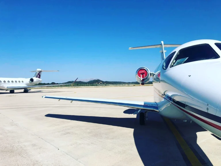 A few pictures from our last flight to Olbia (sardinia, Italy) The weather was very sunny 🌞 and really, really hot. Nice trip with some really nice guests. ♥️🛩♥️ Hier sind ein paar Bilder von unserem letzten Flug nach Olbia (Sardinien, Italien). Es war schön sonnig 🌞 und sehr warm dort. Ein schöner Ausflug mit sehr netten Gästen an Bord. ♥️🛩♥️ #finowairservice #beechcraftpremier1 #prm1 #premier1 #raytheon #flugplatzeberswalde #aviationlovers🛩❤️ #aviationlovers #businessjet #pointlanding #crewlife #pilotslife #aviationisourpassion #aviationdaily #jet #olbia #italy🇮🇹 #generalviation #aviationpicture