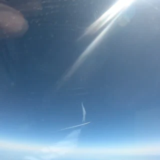 Look at this 😍 Awesome!!!! Traffic @FL410 ! Guess the airline. What a nice video. ♥️🛩♥️ Guckt Euch das mal an 😍 Wahnsinn!!! Verkehr in 41.000 Fuß (ca. 12 km) Höhe! Erkennt ihr die Airline bzw. die Farbe des Flugzeuges? Was für eine tolles Video / tolle Begegnung! ♥️🛩♥️ Habt einen schönen Sonntag 🥰 Liebe Grüße vom FAS-Team #finowairservice #jet #businessjet #traffic #flightlevel410 #aviation #generalaviation #aviationisourpassion #fas #pilotslife #pilotlifestyle #clouds #überdenwolken ♥️🛩♥️